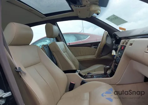 1997 Mercedes-Benz E 320 z USA, uszkodzony, nr VIN WDBJF55F5VJ036330